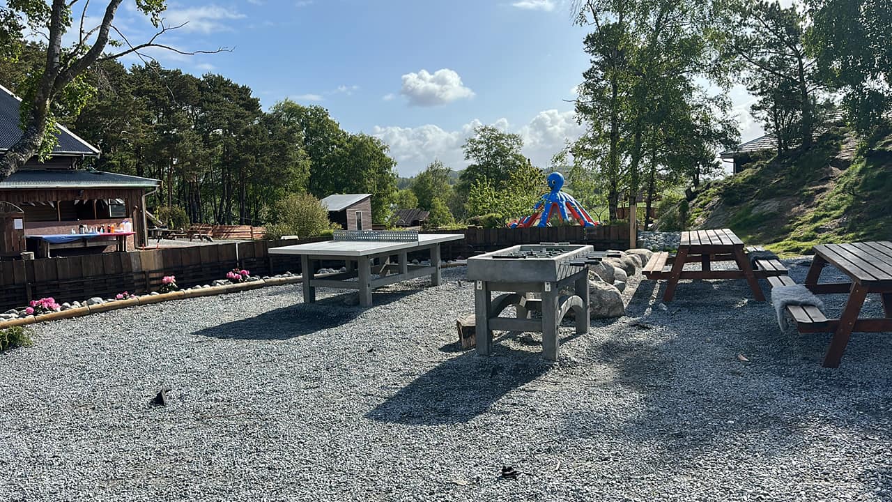 Ping pong, bordfotball og sitteplasser