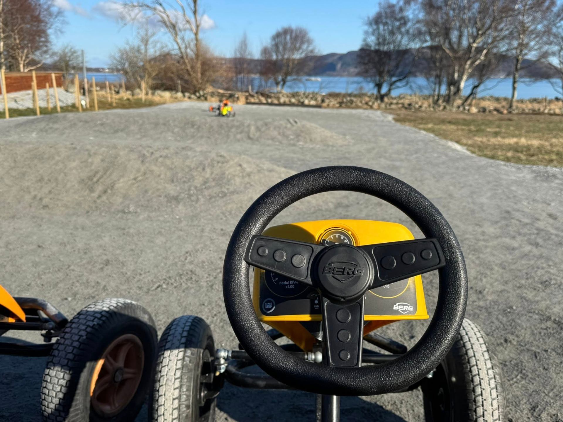 Tråbilbanen med utsikt over sjøen